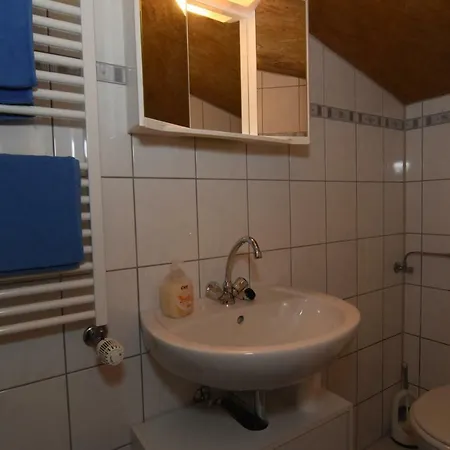 Kleines Auf Gestuetsanlage *